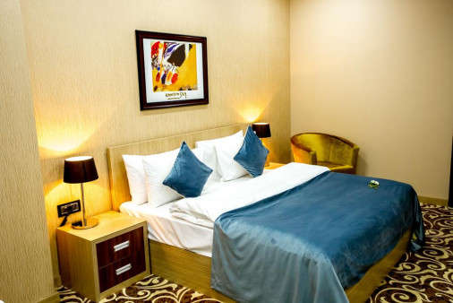 Connecting Room