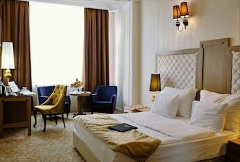 Family Room 2 Bedrooms