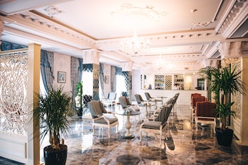 Отель Emerald Suite