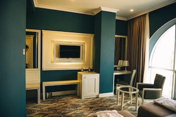 Отель Emerald Suite